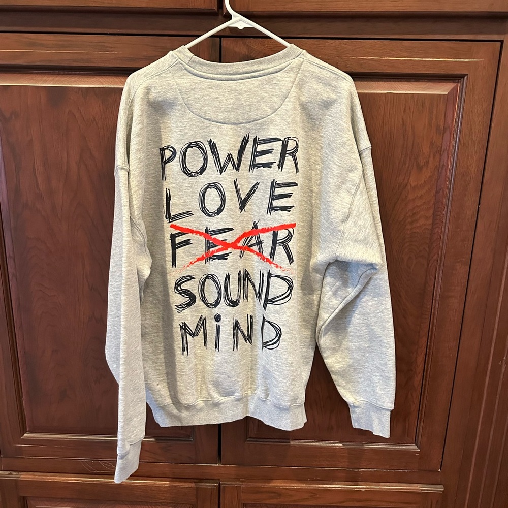 Christian crewneck sz XL